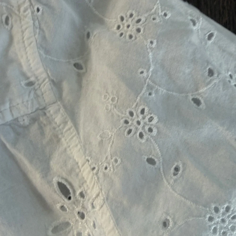 American Eagle White Eyelet Button-Front Short Sleeve Shirt XS - Picture 8 of 9
